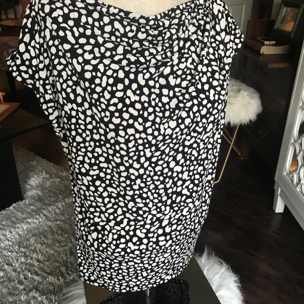 Ann Taylor blouse size medium, great condition
